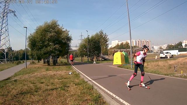 Контрольная на гоночных коньковых роллерах в Марьино, 21.08.2022. Видео с камеры контроля финиша. смотреть онлайн