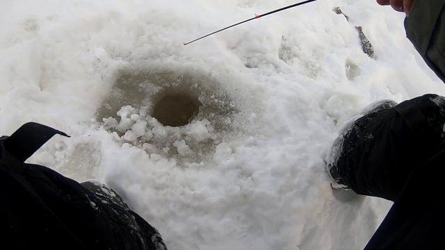 Ловля окуня на самодельные блёсна. Зимняя рыбалка на Ладоге. Первый выезд на мотобуксировщике. смотреть онлайн