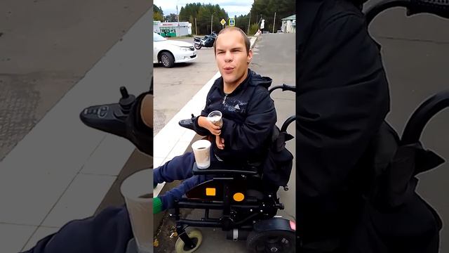 решил немного снять и похвастаться что я купил себе кофе и орешки смотреть онлайн