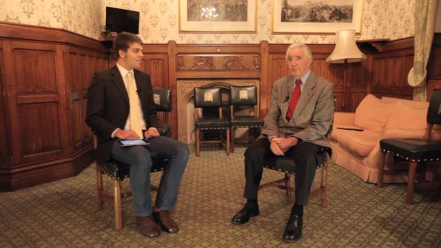 Dennis Skinner on Santa Claus, his fake 'Twitters' account, God, and UKIP vs the Greens смотреть онлайн