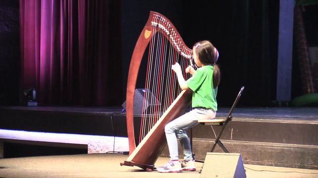 Stephanie Huang (10) performs on the harp at Kids Fine Arts 2023 Celebration Service смотреть онлайн
