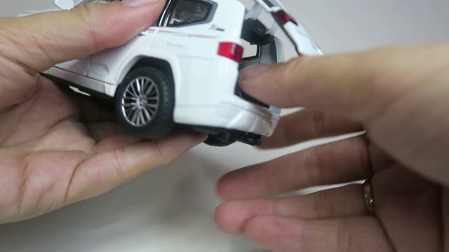 Машинка металлическая "Toyota Land Cruiser 300",масштаб 1:32, с прицепом дом на колесах,бренд ChiYv смотреть онлайн