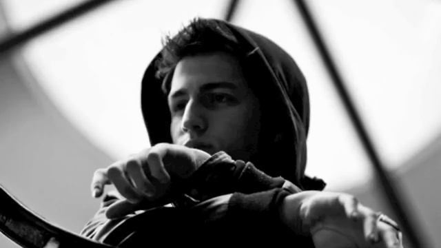 Porter Robinson - Say My Name смотреть онлайн