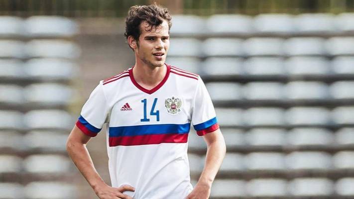 Артем Карпукас звезда полузащиты смотреть онлайн