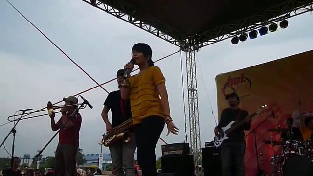 Tilu - Diam Diam @ Konsert Lafazkannya Dengan Stail Cornetto KL смотреть онлайн