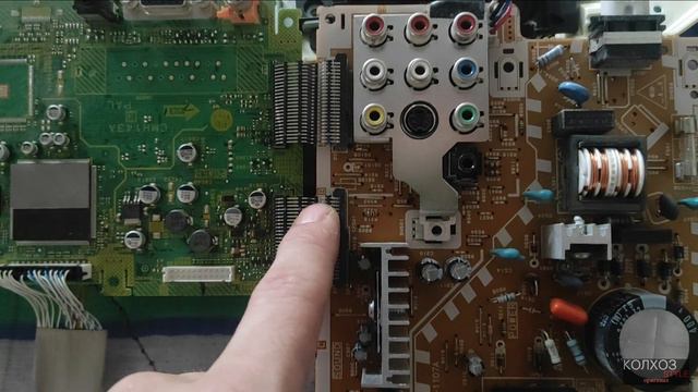 Toshiba 19SLDT3W не включается. Горит зеленый индикатор и все...