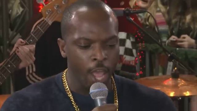 Musikhjälpen 2015: Kodjo Akolor, Linnea Henriksson & Gina Dirawi sjunger Adeles låt Hello смотреть онлайн