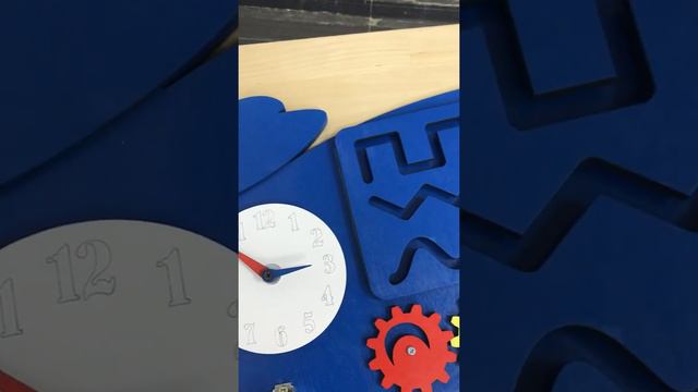 Бизиборд "Ловкий зайчик" смотреть онлайн