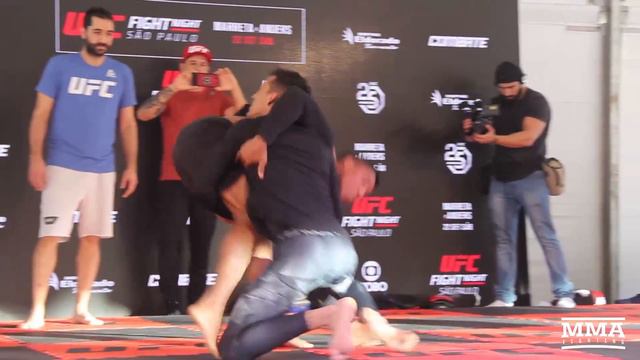 Charles Oliveira UFC Sao Paulo Open Workouts (Complete) - MMA Fighting смотреть онлайн