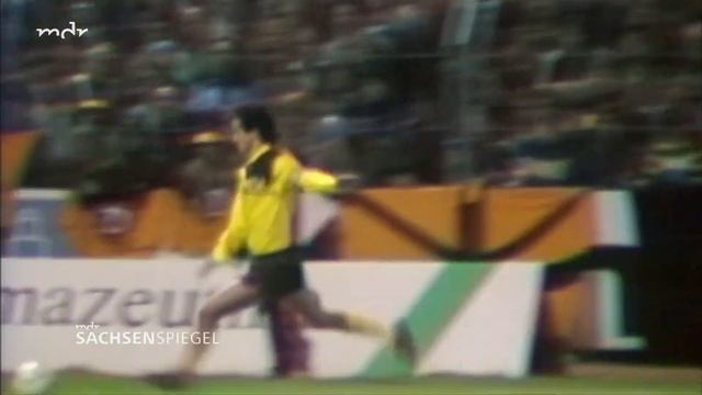 TV Bericht von Uwe Karte Zeitreise mit Ulf Kirsten SG Dynamo Dresden Saison 1988/89 🖤💛 смотреть онлайн