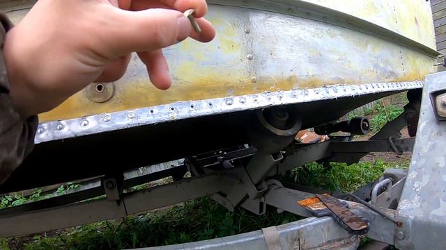 Тюнинг прогресс 2М - Клепание обводов полнотелыми клепками под молоток перфоратором. смотреть онлайн