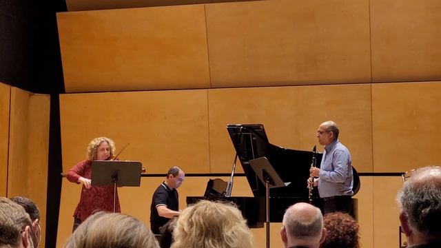 Mozart Clarinet Trio K. 498("Kegelstatt"), Mvt 3: Rondeaux - Allegretto смотреть онлайн