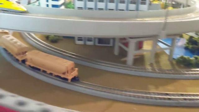 Kato N scale town layout - foliage added смотреть онлайн