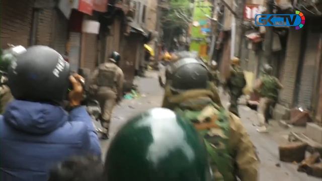 Zakir Musa killing: Youth clash with security forces in Srinagar смотреть онлайн