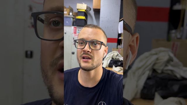 Подозрительно смотреть онлайн