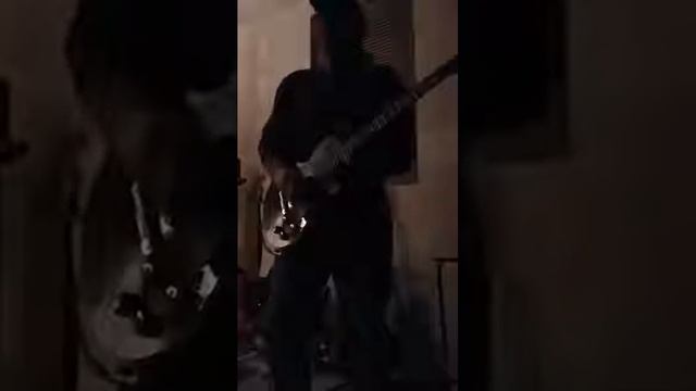 Larry Sullivan playing his guitar смотреть онлайн