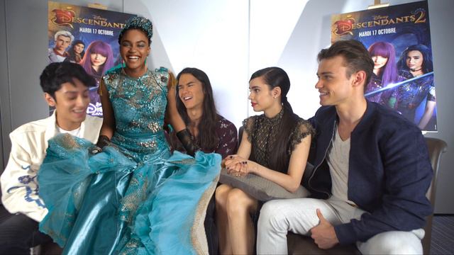 DESCENDANTS 2 INTERVIEW (Sofia Carson, Thomas Doherty & Booboo Stewart) [FR/ENG] смотреть онлайн