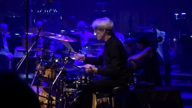 Stewart Copeland Lights Up The Orchestra - Miss Gradenko (Police song) смотреть онлайн