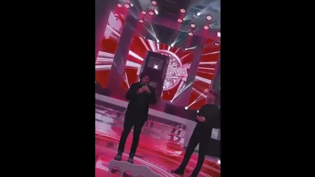 Андрей Малахов ревнует Бузову и носит на руках смотреть онлайн