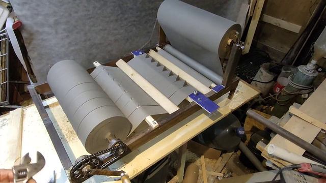 Станок для нарезки лент для маскировочных сетей. смотреть онлайн