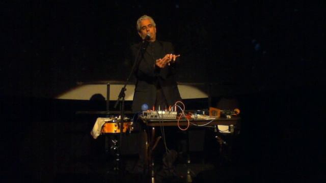 excerpts of David Moss performing at ISEA 2012 смотреть онлайн