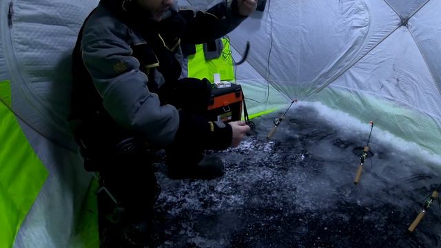 Ловля корюшки в палатке на Финском заливе. Резкий слом погоды. Не всё коту масленица. смотреть онлайн