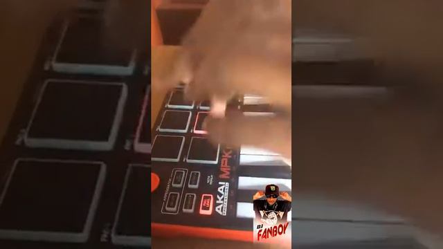 Shana Falling slowly montagem feita na akay mpk mini смотреть онлайн