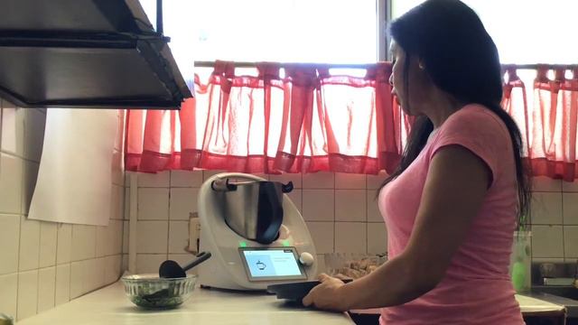 Pollo a la reina смотреть онлайн