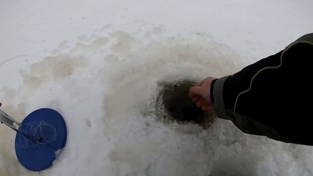 Рыбалка на Вуоксе. Мотобуксировщик, жерлицы, подводная камераи просто отличный день на природе. смотреть онлайн