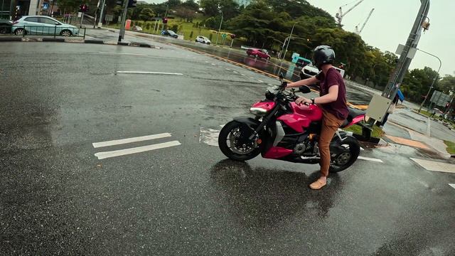 Ducati Street Fighter V2 : Delywn Test Ride смотреть онлайн