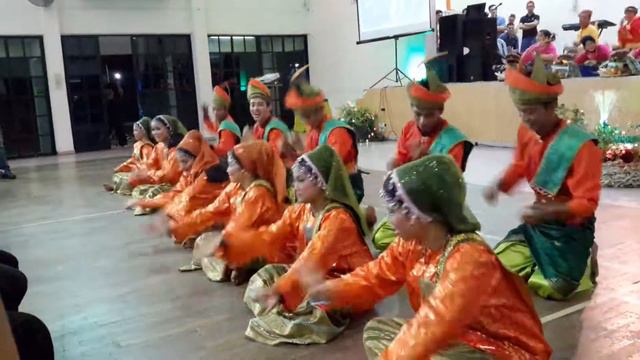 SMK Ismail Petra Tarian Dikir 3D смотреть онлайн
