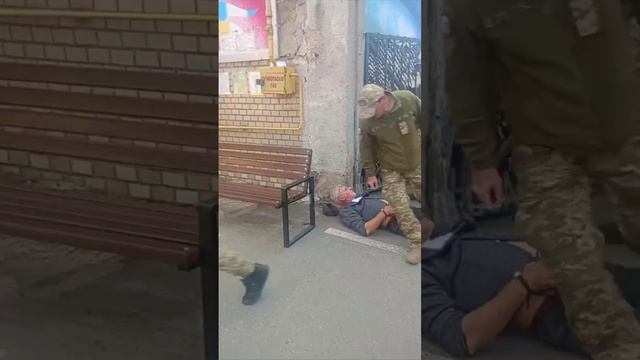 Парнокопытные животные ТЦК в Одессе заперли рабов (людей) в клетке смотреть онлайн