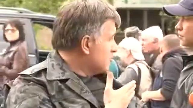 Враг прячется за жителей города и оттуда стреляет!(Аваков, Арсен Борисович) смотреть онлайн