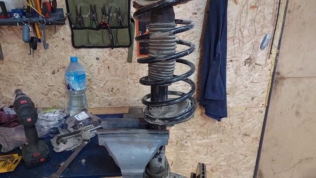 Будни в гараже. Замена опорных подшипников и верхней подушки двигателя на иран саманд или пежо 405. смотреть онлайн