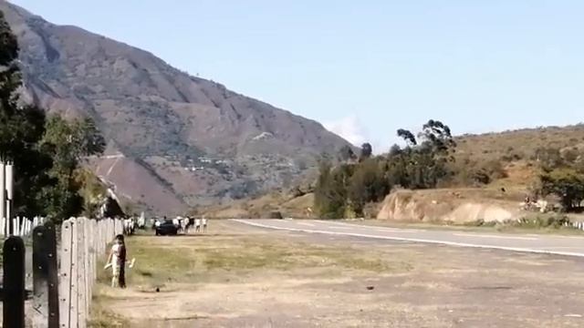 Aterrizaje en el aeródromo de El Espino cerca a #NevadodelCocuy смотреть онлайн