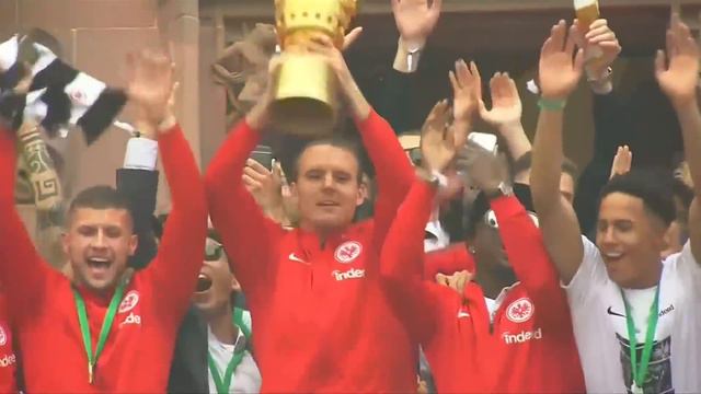 Eintracht Frankfurt Bejubelt Den DFB-Pokal Am Römer