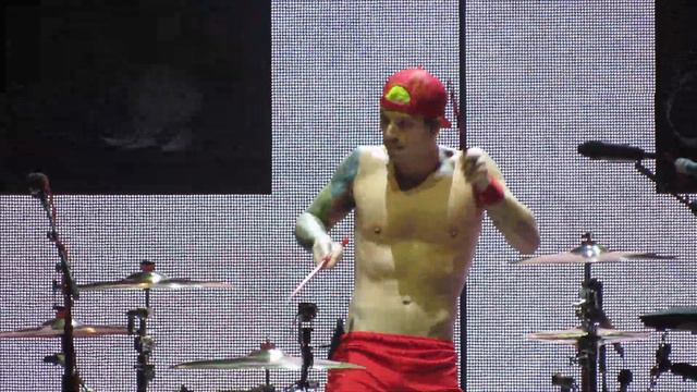 Josh Dun Drum Battle Twenty One Pilots at Nationwide Arena Tour De Columbus смотреть онлайн