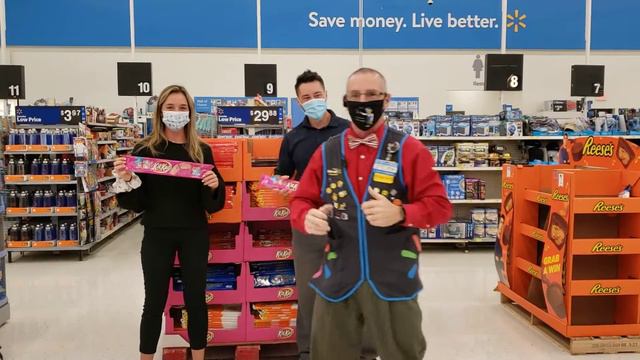That Walmart guy hooks up with Hershey for a kit Kat video смотреть онлайн