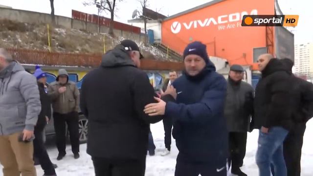 Феновете на Левски спряха Славиша Стоянович за разговор смотреть онлайн