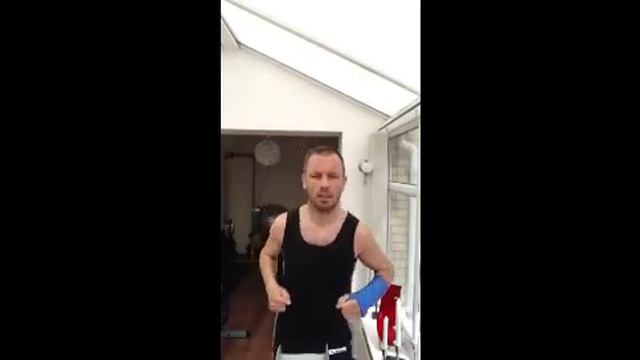 Nicki Pedersen on Treadmill with broken Forearm смотреть онлайн