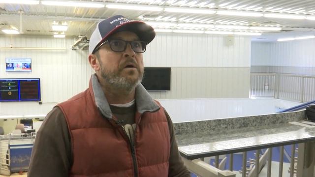 Veteran auctioneer shares his love for the job смотреть онлайн