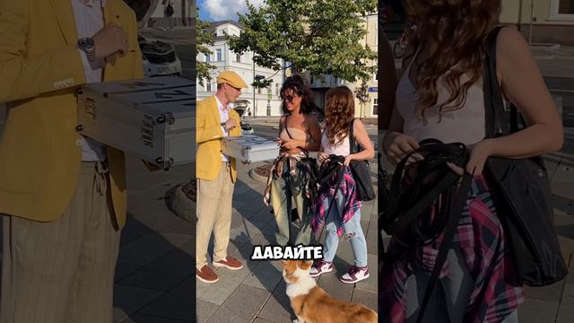 Девушки с собачками, в вечерней Москве!