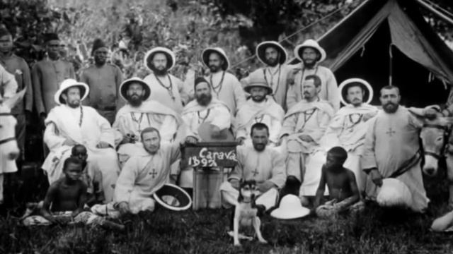 LE CIMETIERE DES ELEPHANTS, un film de Eleonore Yaméogo смотреть онлайн