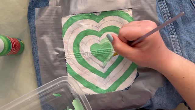 HOW TO PAINT YOUR JEANS AT HOME | Valentine’s Day Themed смотреть онлайн