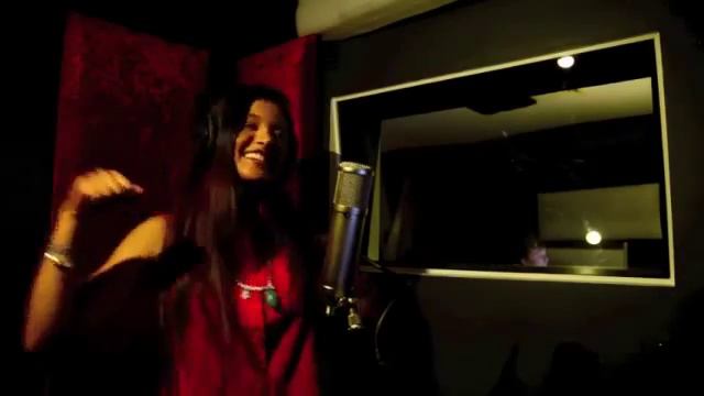 Naomi Sequeira covers 1D's HIT song _Live While We're Young_ in the studio смотреть онлайн