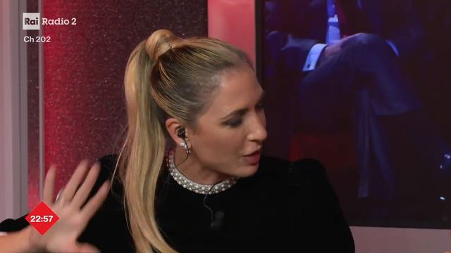 Intervista a Sabrina Ferilli (3ª serata) - Radio2 a Sanremo смотреть онлайн