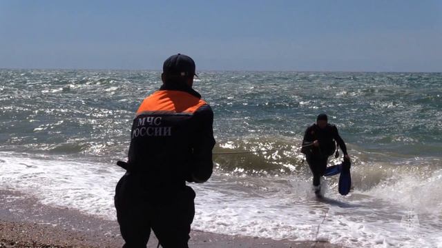 Архив от 27.06.2024 Водолазы МЧС России продолжают обследовать дно акватории пляжа «Учкуевка» смотреть онлайн