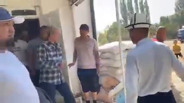 АДАХАН МАДУМАРОВ БАТКЕНДИ ТҮРӨ КЫДЫРЫП,ЭЛ МЕНЕН ЖООЛУГУП ЖҮРӨТ смотреть онлайн