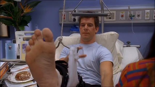 Eric Mabius à l'hôpital - démangeaison du pied - (Ugly Betty) смотреть онлайн