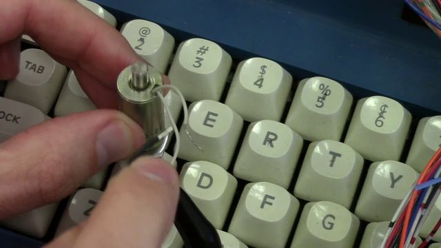 Demonstration of the solenoids used in the Smith Corona Typewriter to Printer conversion смотреть онлайн